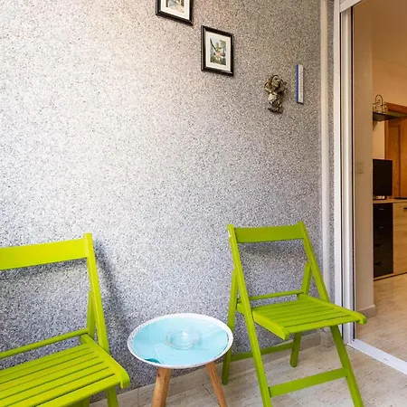1 Bedroom In Apartment